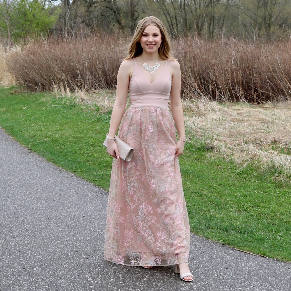 Selling my prom dress from 2018.